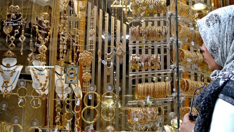 Gold Jewelry During Financial Crisis: A Historical Data Analysis on Investment Opportunities