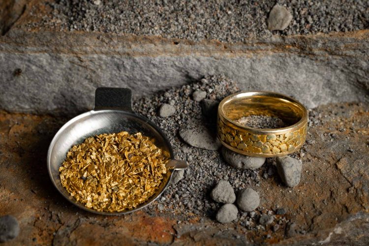 Gold Jewelry as a Tangible Investment: What You Need to Know Before Buying