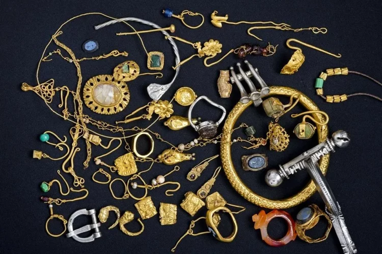 The Timeless Appeal of Gold Jewelry: How Historical Trends Influence Today’s Market