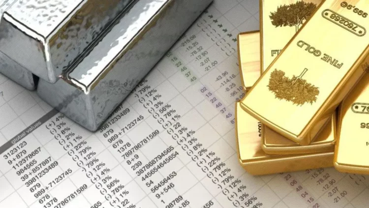 Should You Buy Gold in 2025? Expert Investment Tips for the Upcoming Year