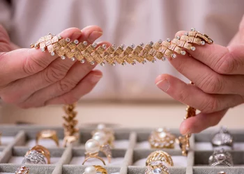 Investing in Gold Jewelry: Practical Tips for Buyers and Collectors