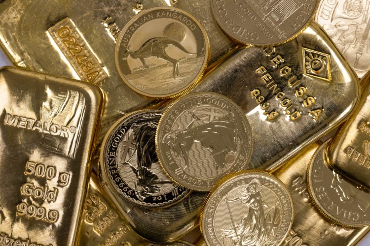 How to Invest in Gold in 2025: Price Analysis and Key Investment Tips