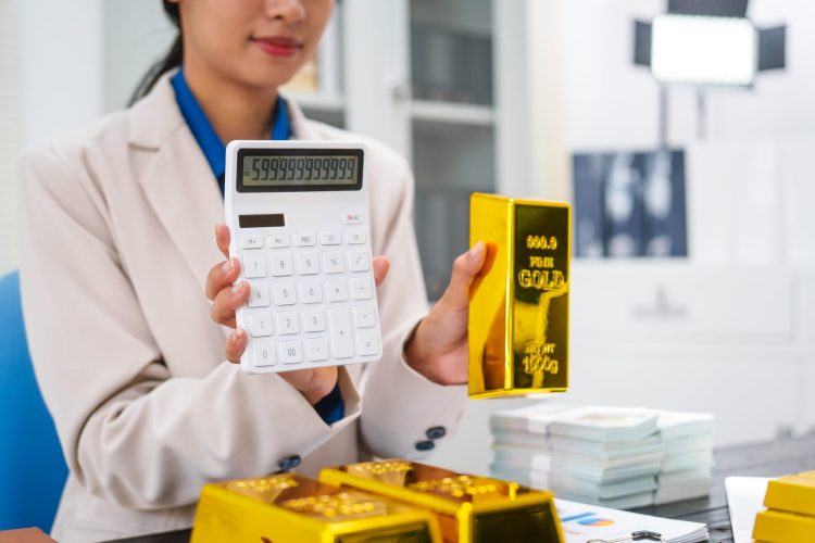 Gold in 2025: Expert Opinions on Market Shifts and Economic Influences