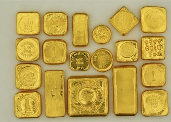 Is Silver the New Gold? Expert Opinions and Comparative Price Analysis