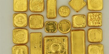 Is Silver the New Gold? Expert Opinions and Comparative Price Analysis