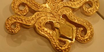 Why Gold Is Outpacing Other Precious Metals: A Comparative Price Analysis