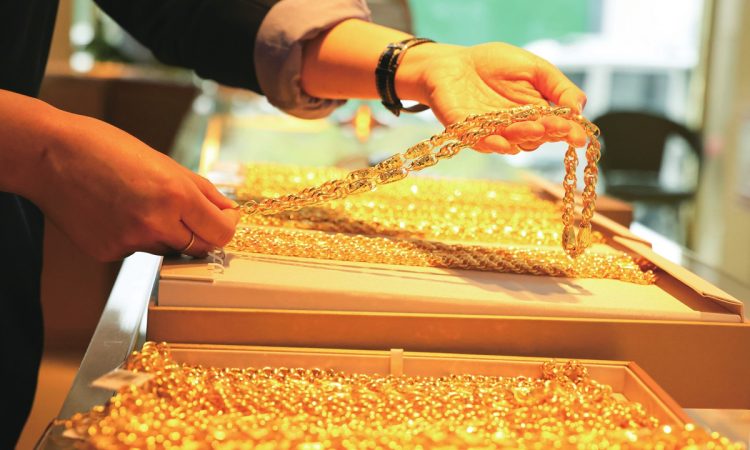 Why Is Gold’s Price So Volatile? Understanding Market Trends and Price Fluctuations
